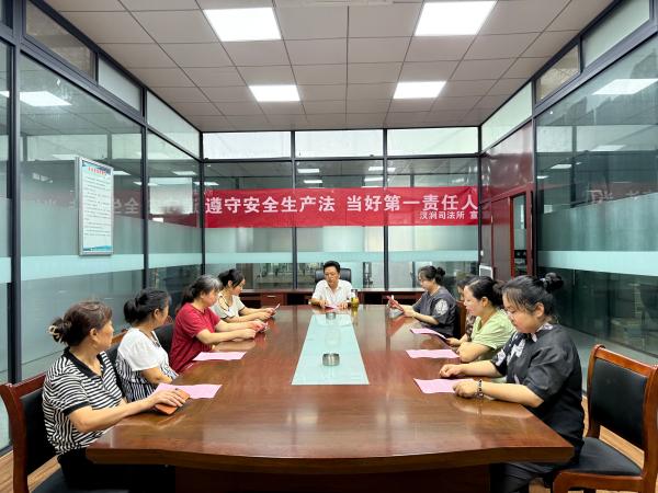 汊澗鎮：普法先行強意識 送法入企促安全