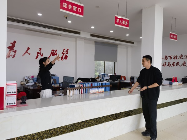 大通鎮許鎮長一行到壩田社區調研秋收秋種工作