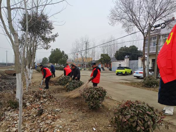 齊廟村黨員活動日：道路垃圾清理，共筑美麗家園