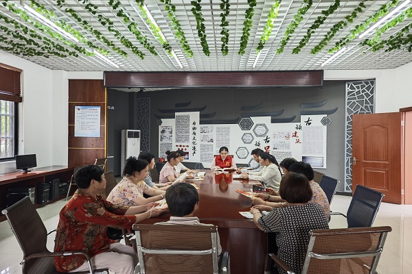 街南村開展婦女權(quán)益宣傳座談會(huì)