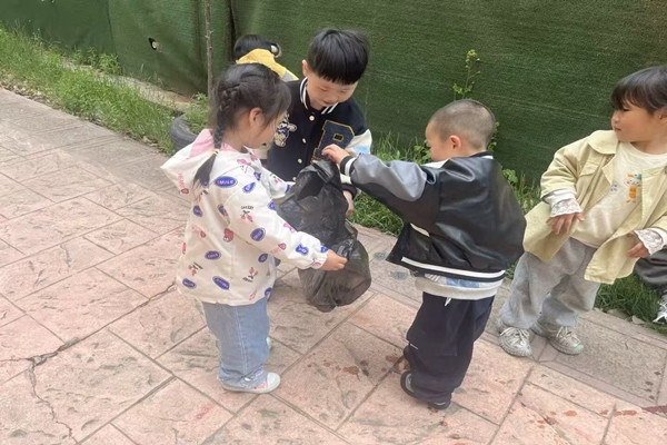 金集社區(qū)關(guān)工委：“童心攜手 愛(ài)護(hù)地球”世界地球日主題活動(dòng)