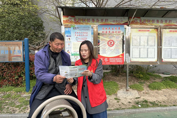蘆龍社區開展“居民健康素養促進行動”主題宣傳活動