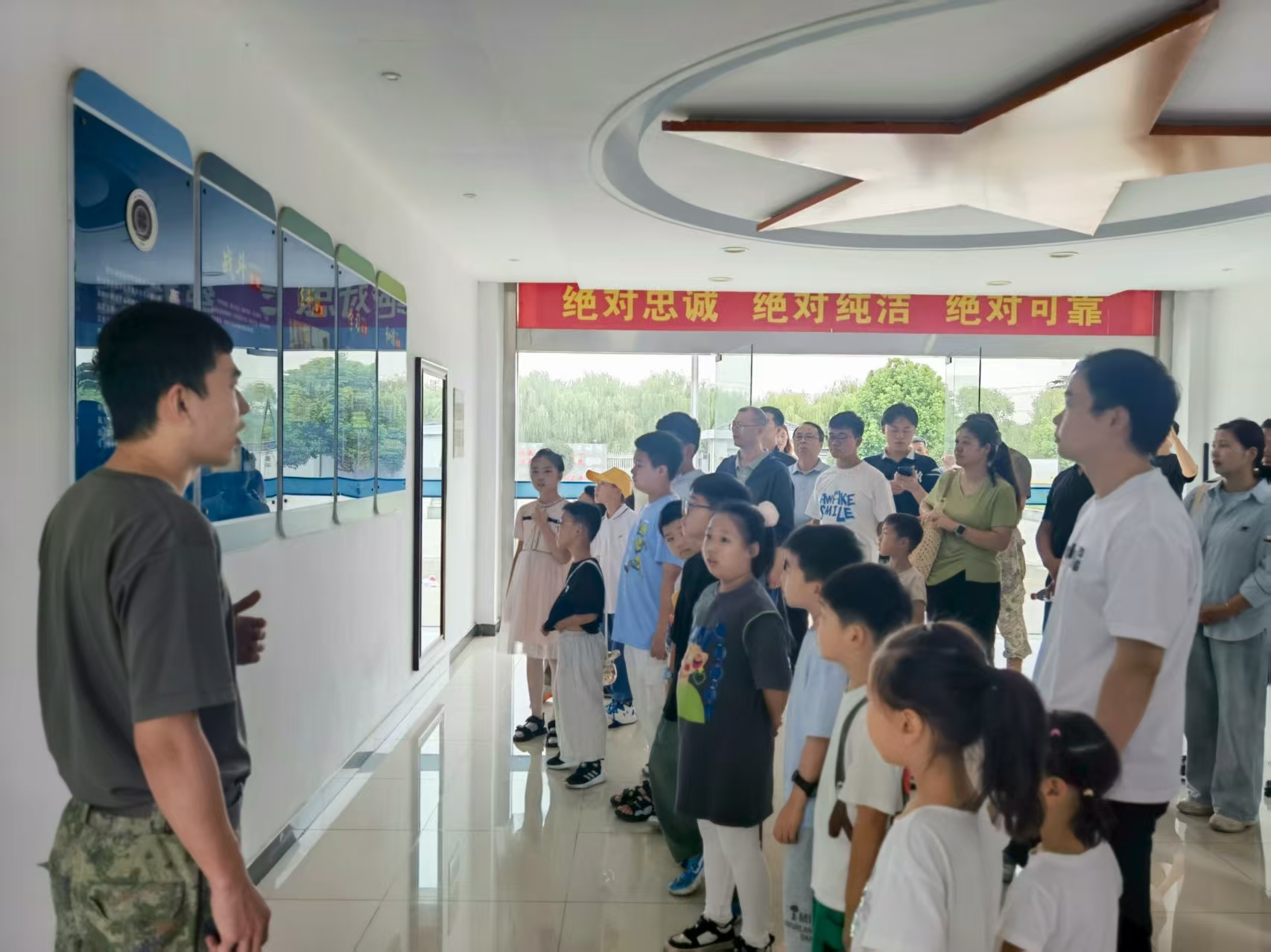 千秋街道： 紅色教育潤軍營 團結之花綻軍魂