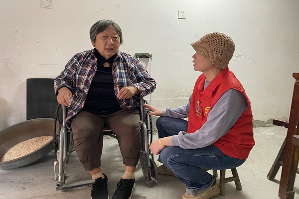 石梁鎮石龍村：開展“關愛零距離 情暖老人心”志愿服務活動