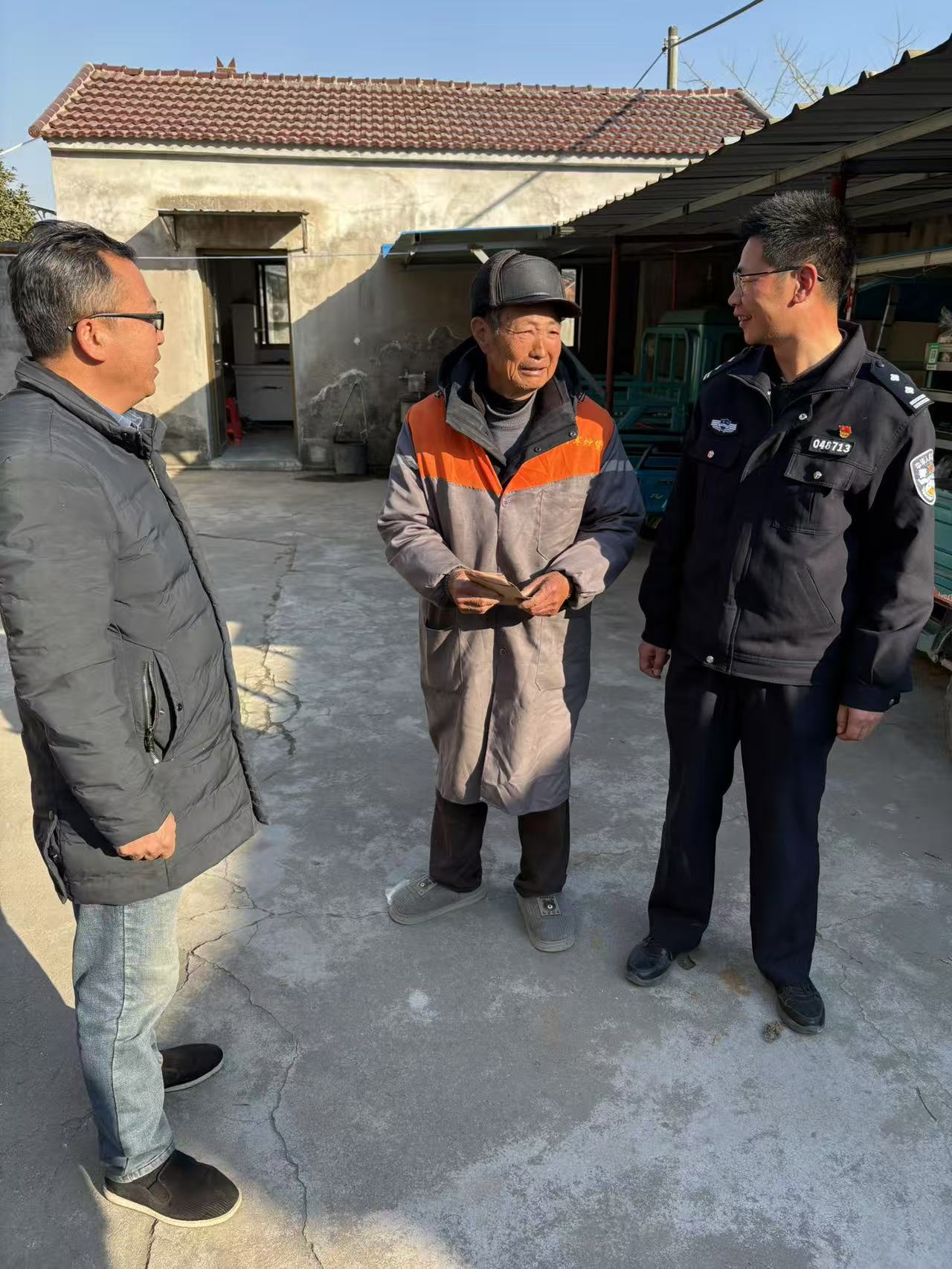 銅城鎮銅南村開展春節前走訪慰問活動 溫暖送至困難黨員群眾