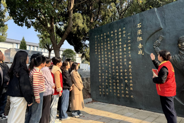 廣陵街道曙光社區開展“清明追思，緬懷英烈”祭掃活動