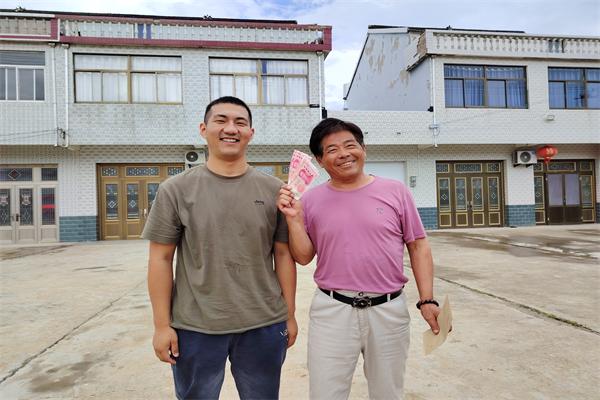 龍南村開展退役軍人及現(xiàn)役軍人家屬慰問活動