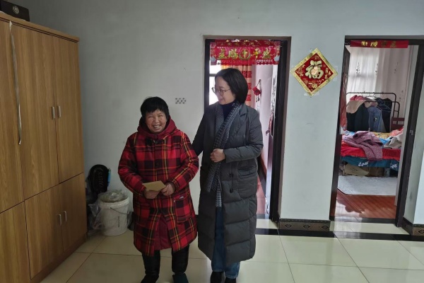 市教體局到湖邊村走訪慰問監(jiān)測(cè)戶和留守兒童
