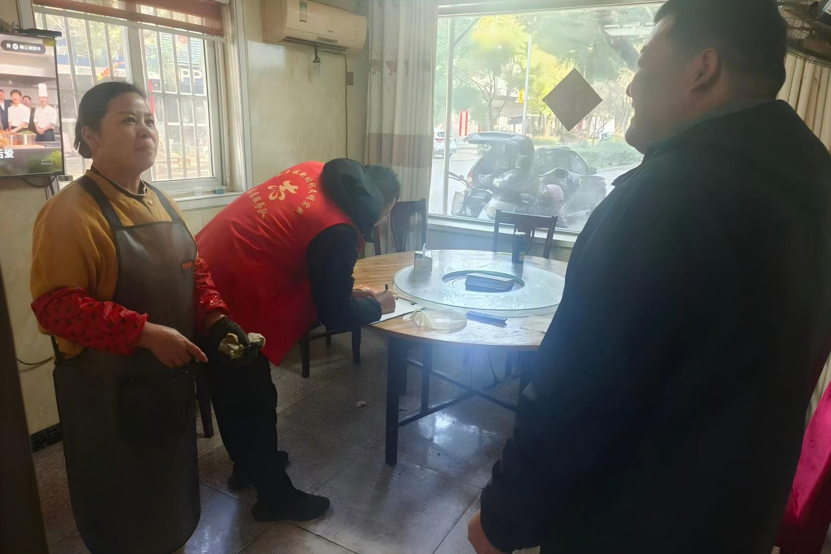 全民消防守底線 民生安全筑根基——大壙圩社區開展小餐飲場所消防安全專項整治行動