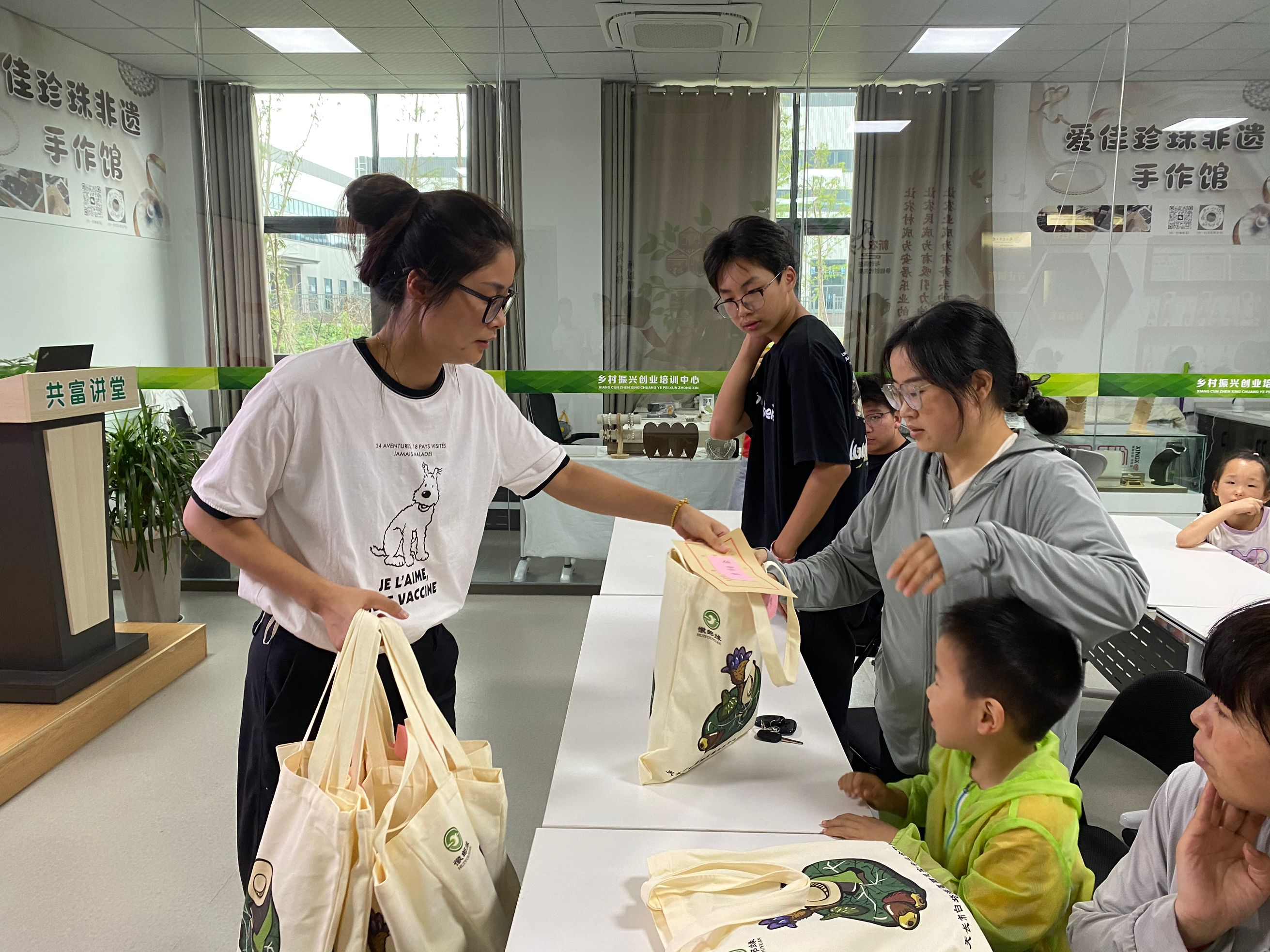 永豐鎮(zhèn)團委開展困境兒童暖心幫扶活動