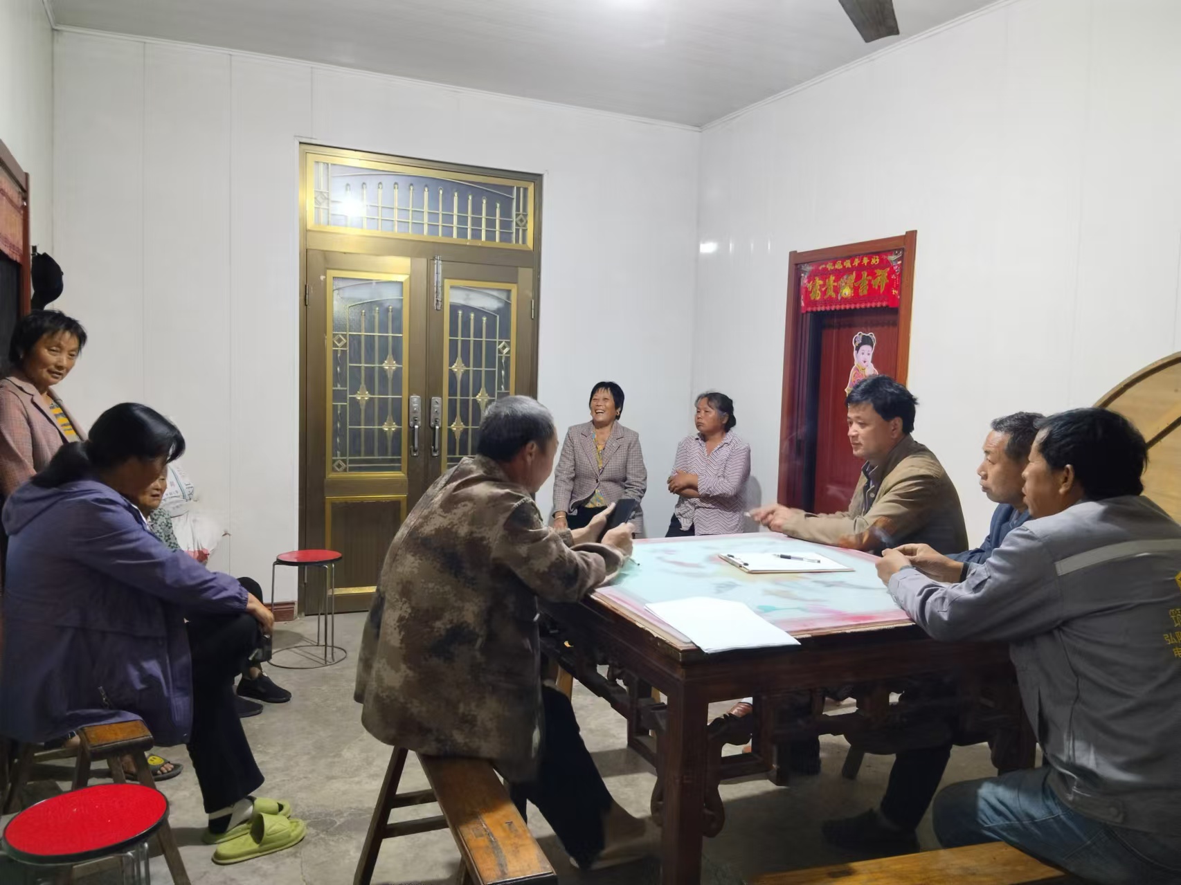 鮑橋村李莊組召開二輪土地承包到期后再延長30年試點實施草案討論會