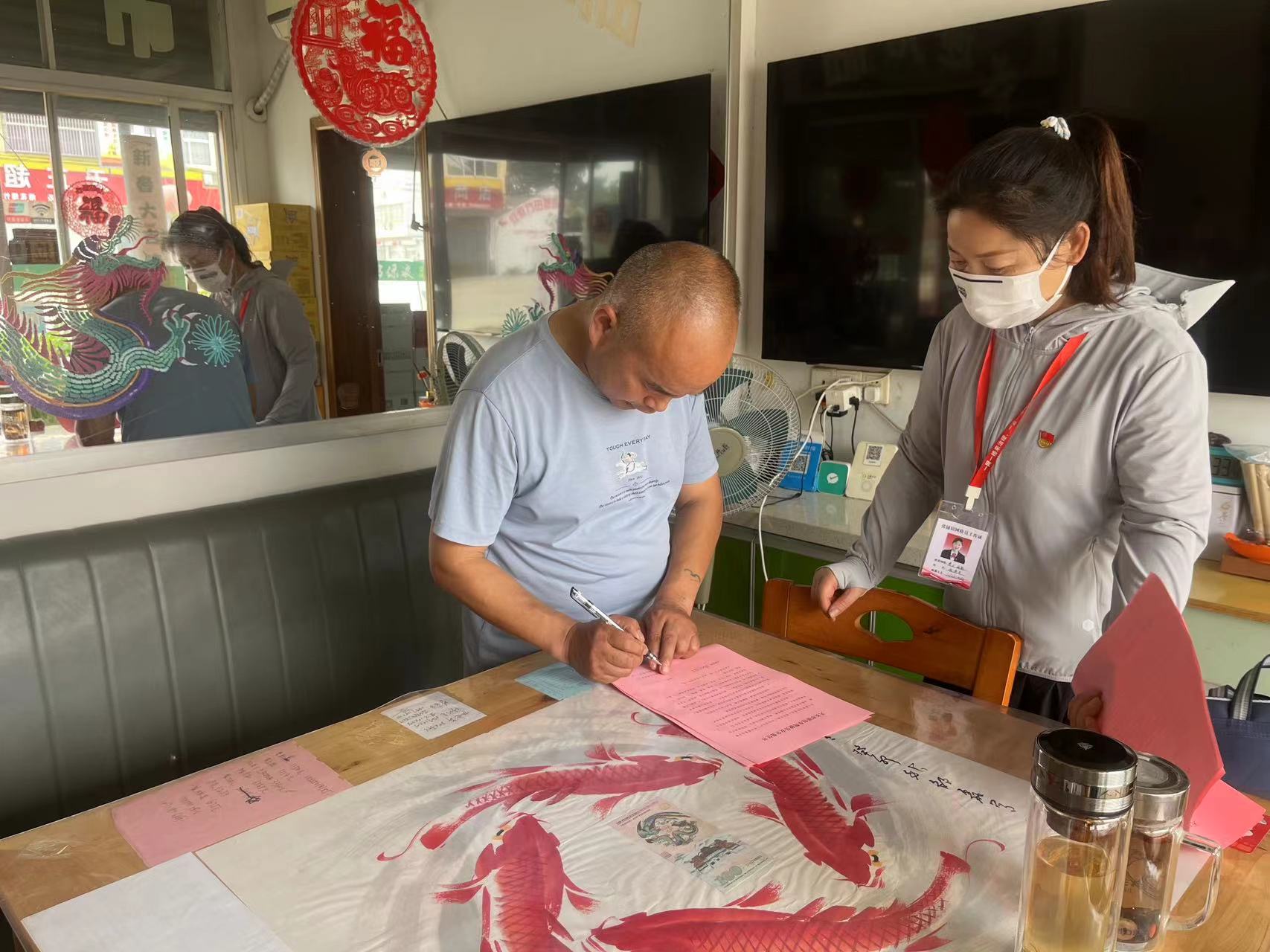 團(tuán)結(jié)村強(qiáng)化面包車安全管理，筑牢道路安全防線